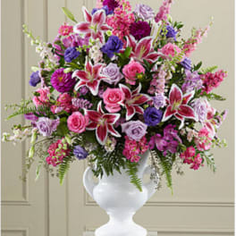 The FTD® Peaceful Tribute&trade: Arrangement