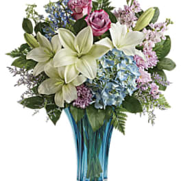 Teleflora's Heart's Pirouette Bouquet