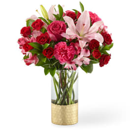Pink and red flower bouquet in a clear glass vase