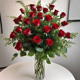 Bouquet of red roses in a clear glass vase