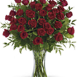 Bouquet of red roses in a clear glass vase