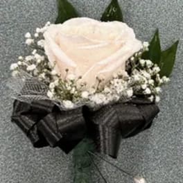 Men's Deluxe Boutonniere