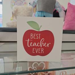 Card with a red apple and the words "Best teacher ever"