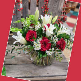 Red roses and white lilies in a glass vase