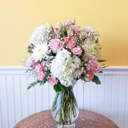 Pink and white mixed flower bouquet in a clear glass vase