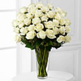 Bouquet of white roses in a clear glass vase