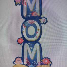 Decorative floral "MOM" sign with gold balloon base