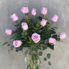 Bouquet of light pink roses in a clear glass vase