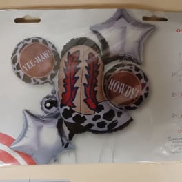 Cowboy-themed balloon bouquet with star balloons and round balloons reading "YEE-HAW" and "HOWDY".