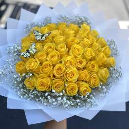 Bouquet of yellow roses with baby’s breath and butterfly picks