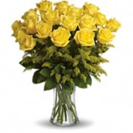Bouquet of yellow roses in a clear glass vase