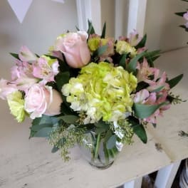 Bouquet of pale pink roses and lime hydrangea in a glass vase