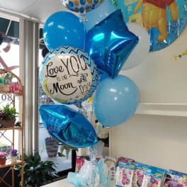 Blue baby shower balloon bouquet with a Winnie the Pooh balloon