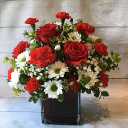 Red roses and white daisies in a black vase
