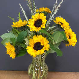 Sunflower bouquet in a clear glass vase