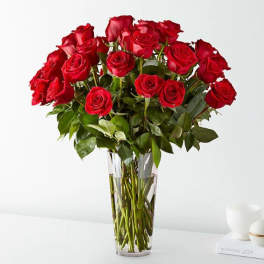 Bouquet of red roses in a clear glass vase