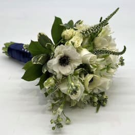 The Masquerade Clutch Bouquet