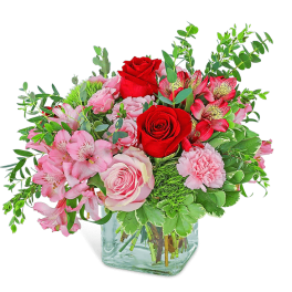 Pink and red mixed bouquet in a clear glass vase