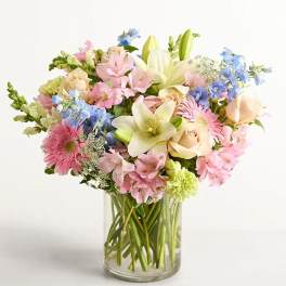 Mixed pastel bouquet in a clear glass vase