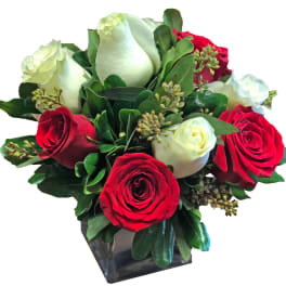 Teleflora's Snowy Night Bouquet