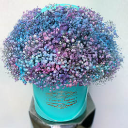 Large bouquet of pastel baby’s breath in a turquoise box