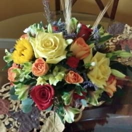 Mixed bouquet of roses and daisies on a table