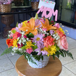Colorful mixed flower basket with a pink MOM sign
