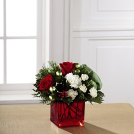 The FTD¨ Merry & Brightª Bouquet