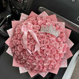 Large bouquet of pink roses with a satin bow and tiara