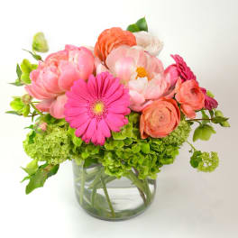 Pink and coral mixed bouquet in a clear glass vase
