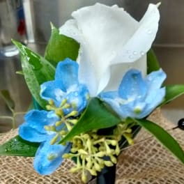 White calla lily with blue flowers in a small boutonniere