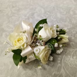 Cream rose bouquet with white ribbon and small white filler flowers