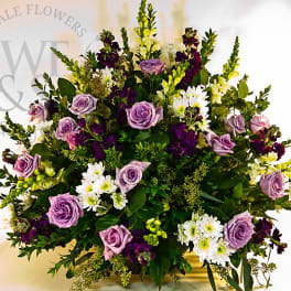 Lavender roses and white daisies in a large mixed bouquet
