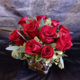 Bouquet of red roses in a clear square vase