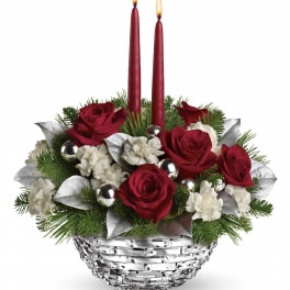 Teleflora's Sparkle of Christmas Centerpiece
