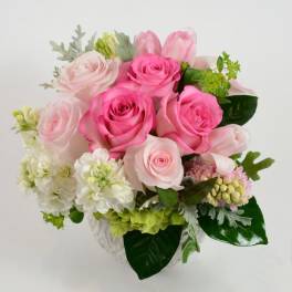 Pink and pale rose bouquet with white flowers in a vase