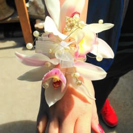 White Beauty Corsage