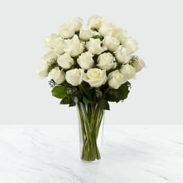 Bouquet of white roses in a clear glass vase