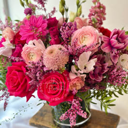 Pink and magenta mixed bouquet in a glass vase