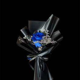 Blue rose bouquet wrapped in black paper with a ribbon