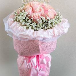 Pink rose bouquet with baby's breath and a MOM topper