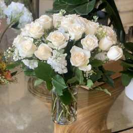 Bouquet of white roses in a clear glass vase