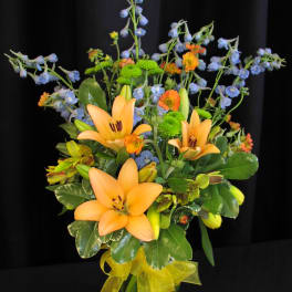 Small spring mix with Daffodil