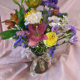 Mixed bouquet in a vase with a smiley-face balloon