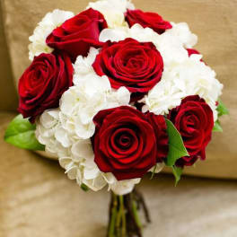 Rose & Hydrangea Clutch Bouquet