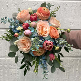 Summer Glow Clutch Bouquet