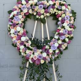 SF42-11 Heart Easel