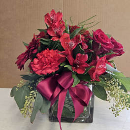 Glass cube, all red flowers!