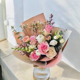 Bouquet of pink and white roses in a clear glass vase