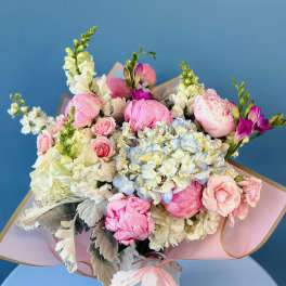 La Rose Grand Vase Bouquet
